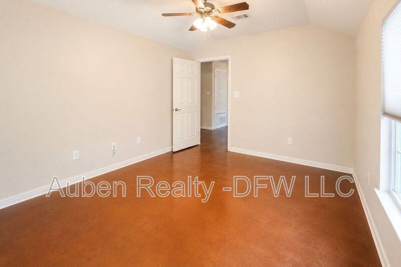 2310 S 3rd St #B - Photo 7 of 12