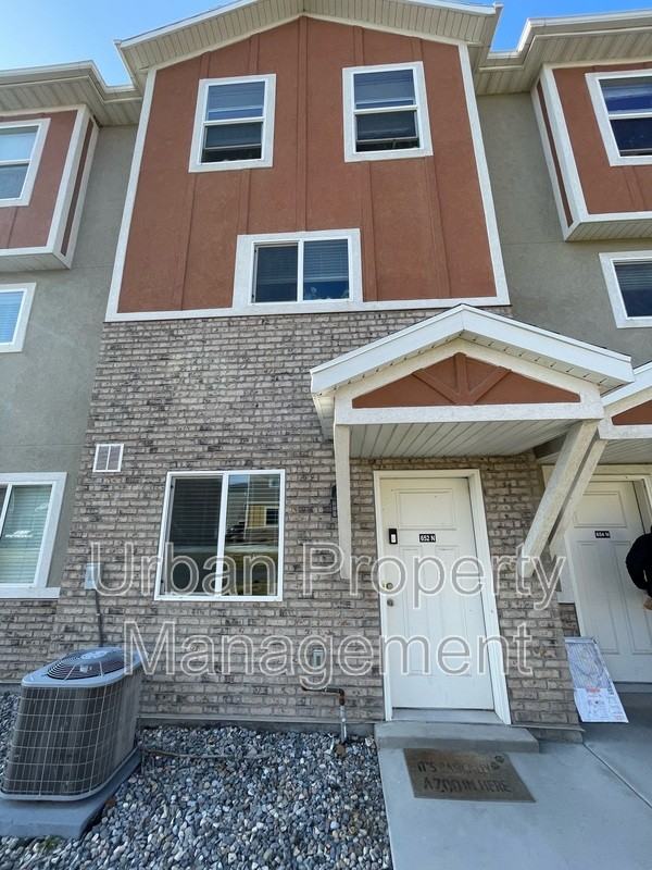 652 Northeast* - Photo 2 of 28