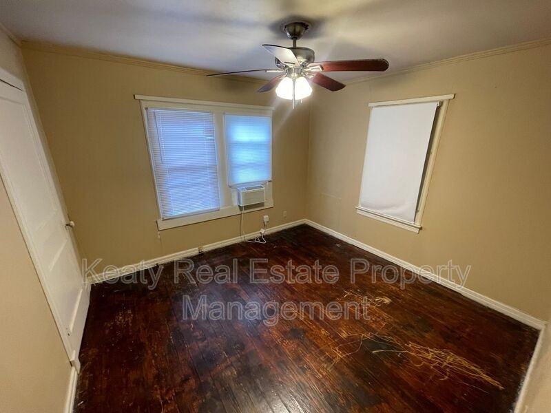 409 Silkwood St - Photo 3 of 7