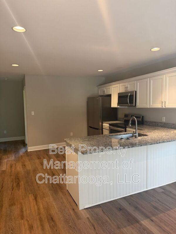 5325 Lee Ave - Photo 3 of 9