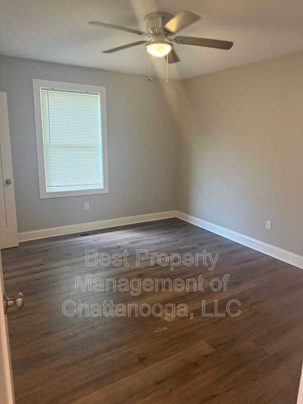 5325 Lee Ave - Photo 5 of 9