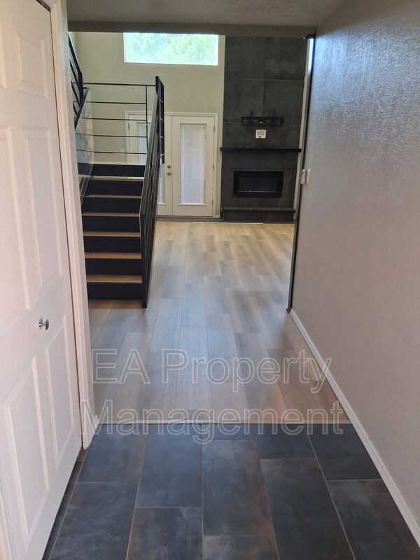 10354 Hendrix Rd Ne - Photo 3 of 22