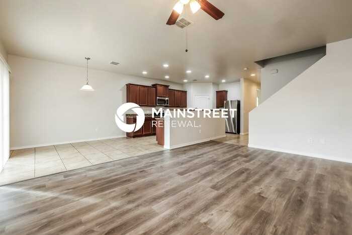 8285 W Kittiwake Ln - Photo 3 of 17