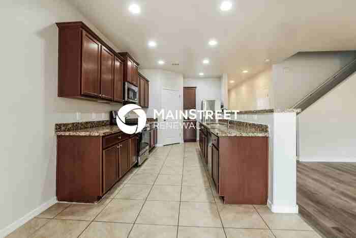 8285 W Kittiwake Ln - Photo 4 of 17