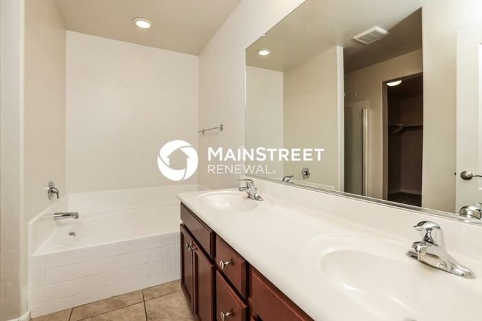 8285 W Kittiwake Ln - Photo 6 of 17