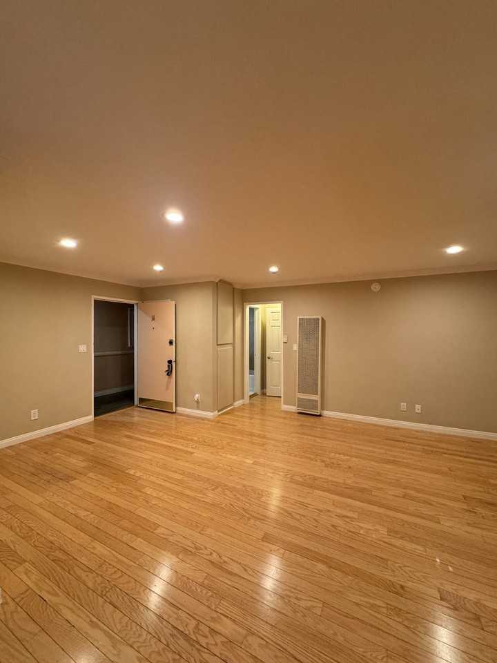 1817 Beloit Ave #14 - Photo 5 of 15