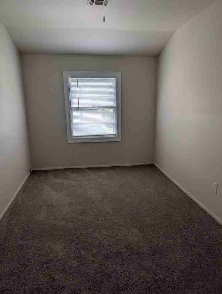 1502 Valley Dr #NA - Photo 4 of 17