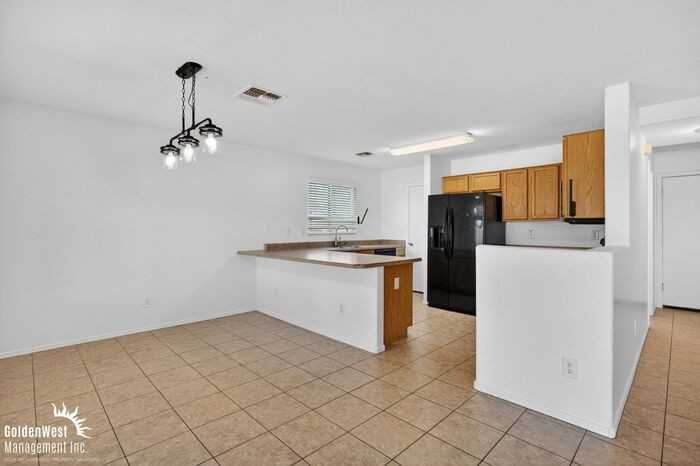 24011 N Cargo Ave - Photo 7 of 32