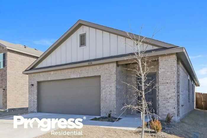 6124 Harrah Ln - Photo 2 of 20