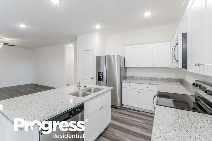 6124 Harrah Ln - Photo 4 of 20