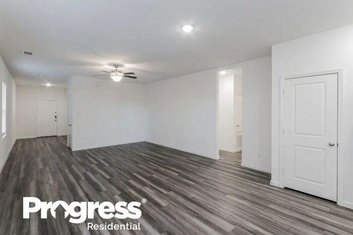 6124 Harrah Ln - Photo 7 of 20