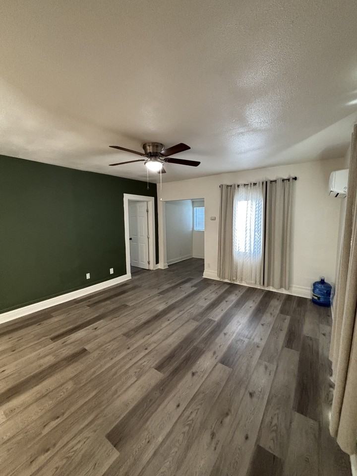 1013 Santiago Ave #NA - Photo 3 of 9