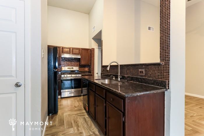 22403 Tree House Ln - Photo 7 of 16