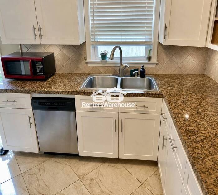 2108 Grand Ave S - Photo 4 of 13