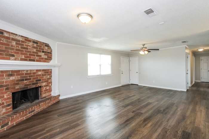 2391 Richwood Dr - Photo 3 of 16