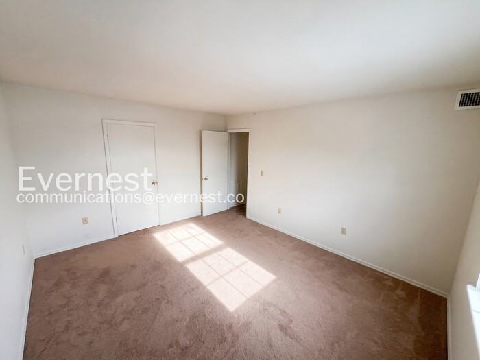 12916 N Cresap St #20 - Photo 7 of 11