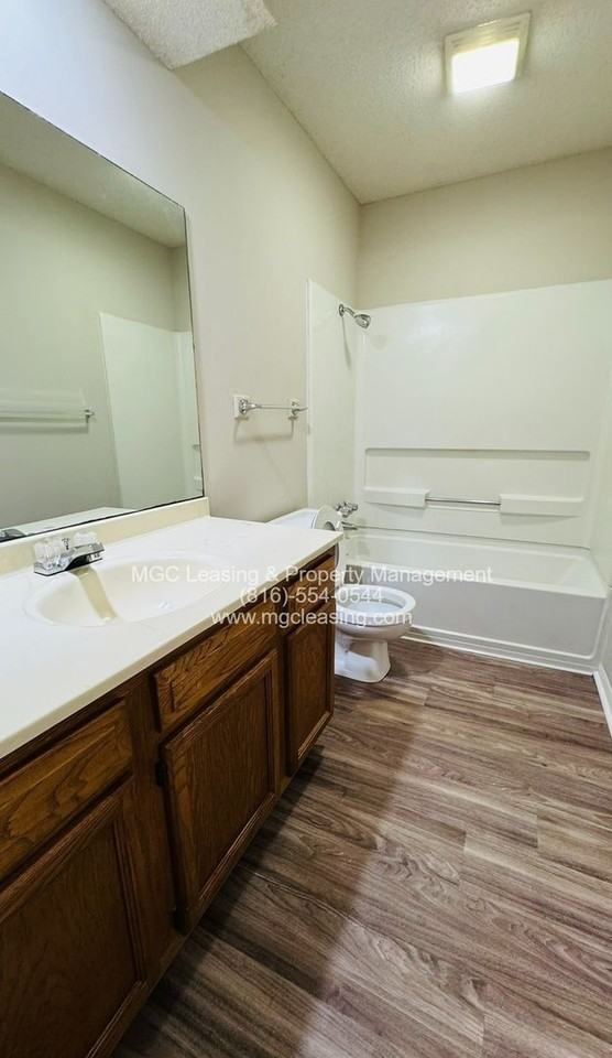 1560 E 125th St #B - Photo 6 of 19