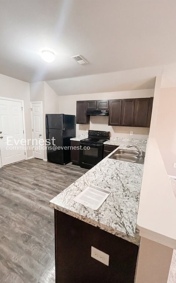 500 Margaret Ln - Photo 4 of 21