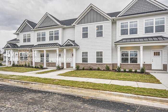 320 Raines Ct - Photo 3 of 32