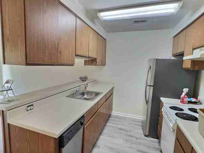 3081 Huntleigh Dr - Photo 4 of 19