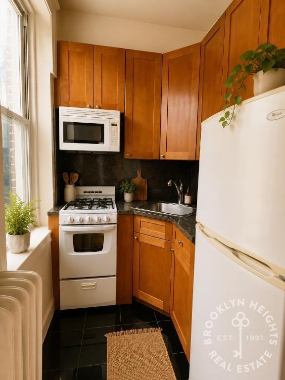 372 State St #6 - Photo 4 of 7