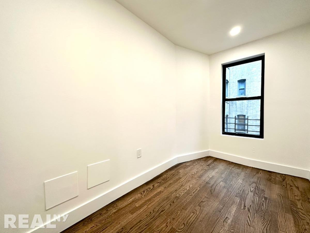 Broadway #1B - Photo 5 of 11