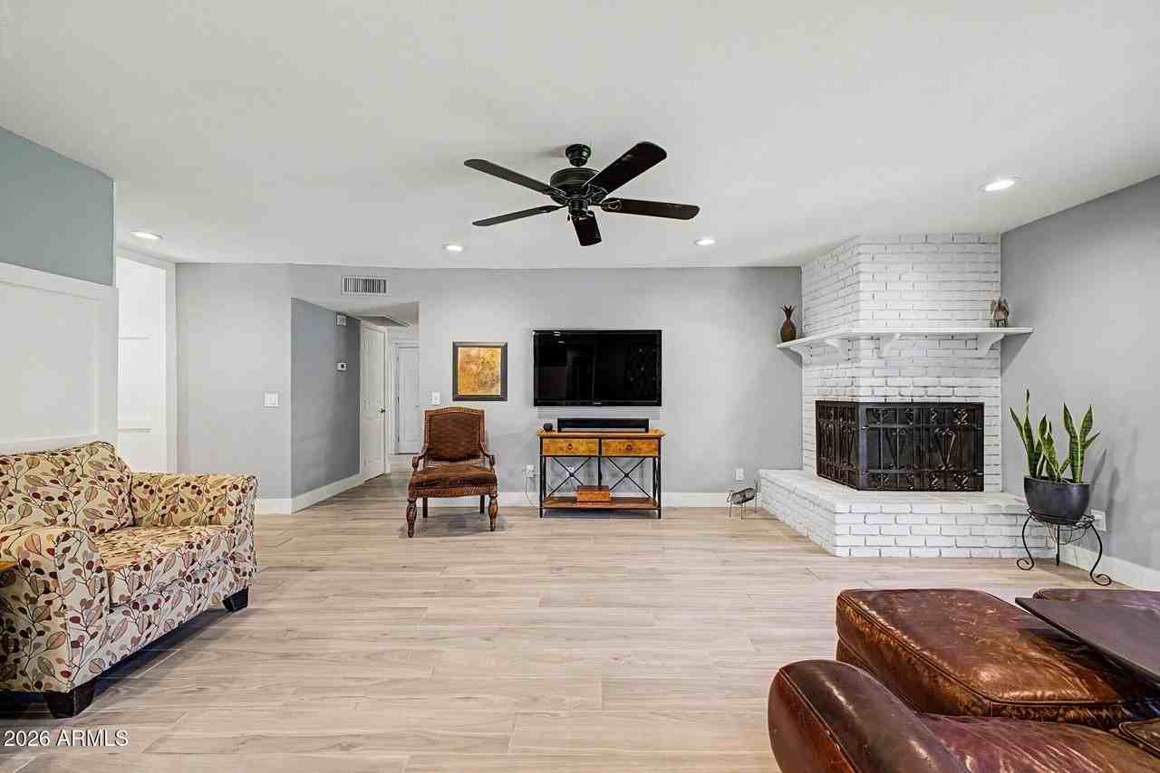 139 E Heather Ave - Photo 5 of 35