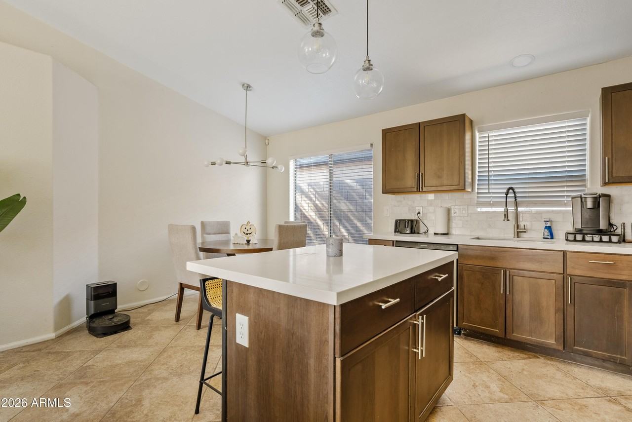 10901 W Lewis Ave - Photo 4 of 19