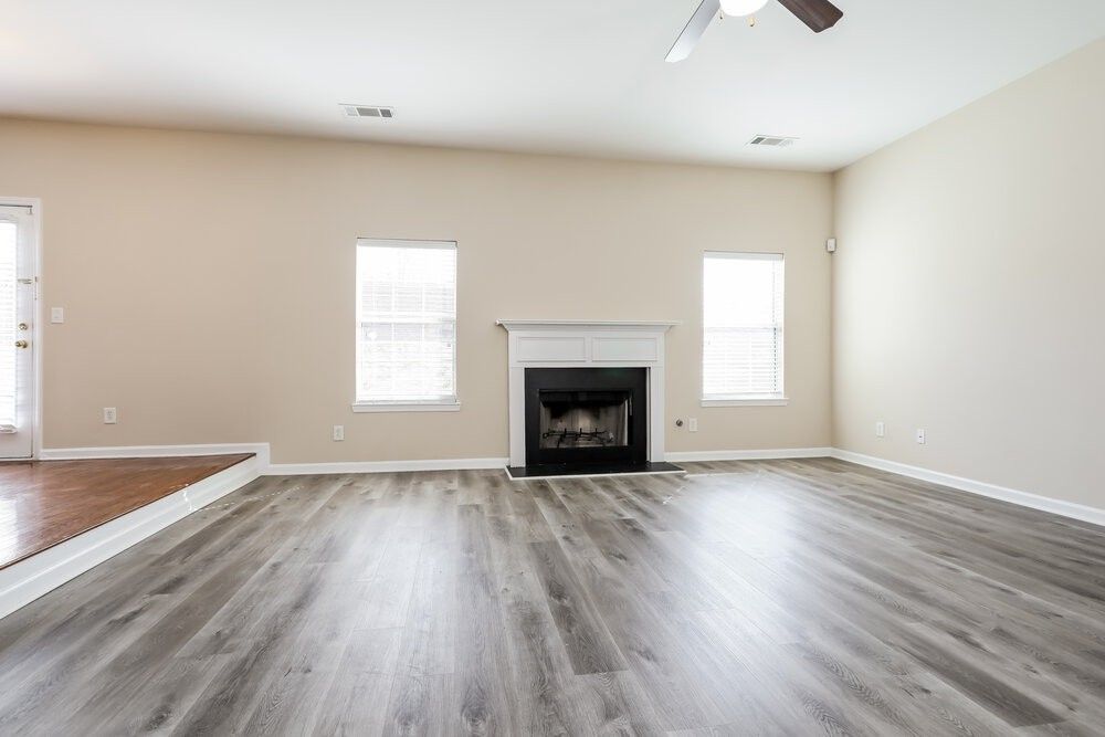 3752 Sunbridge Dr - Photo 4 of 17