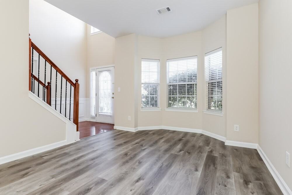 3752 Sunbridge Dr - Photo 6 of 17