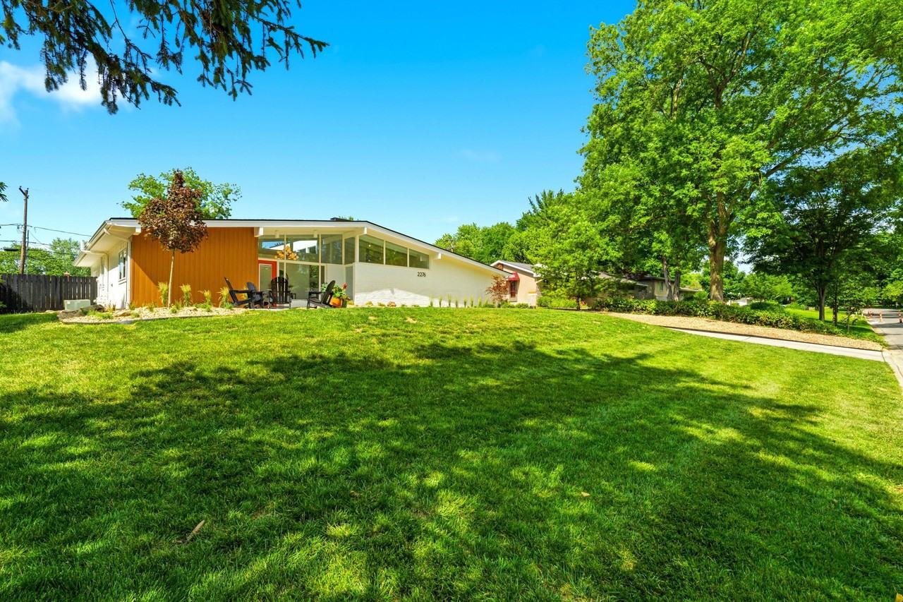 2276 Johnston Rd - Photo 3 of 50
