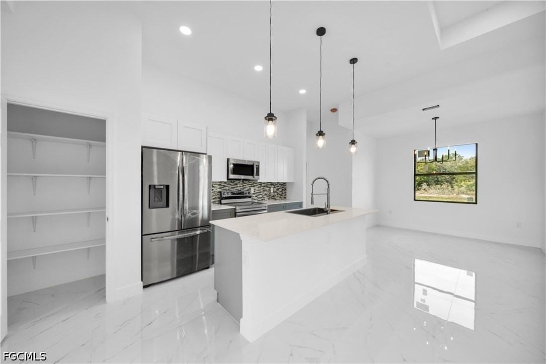 334 Ranch Ave - Photo 6 of 22