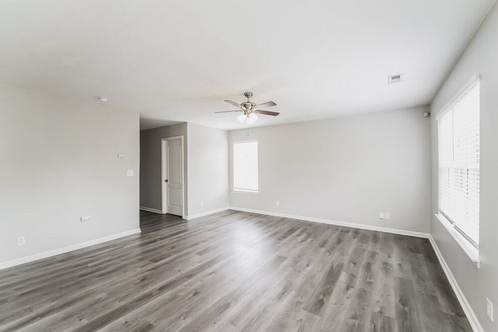 6913 Seney Dr - Photo 6 of 17