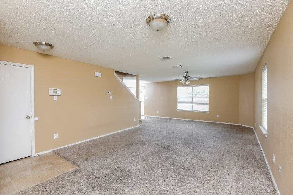 949 Canary Dr - Photo 4 of 25