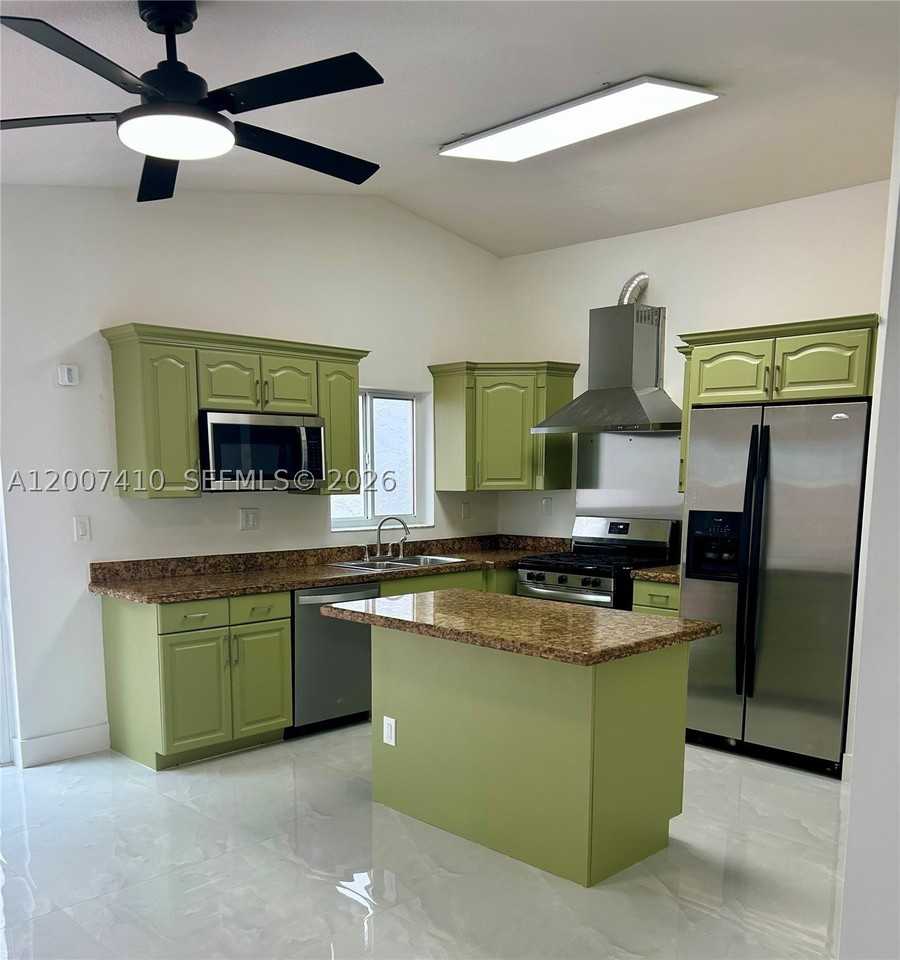 10058 Sw 156th Ct - Photo 3 of 20