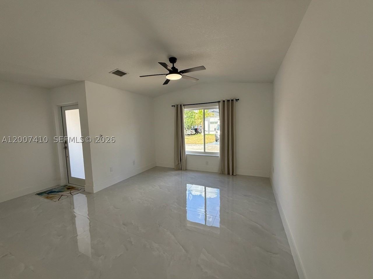 10058 Sw 156th Ct - Photo 5 of 20
