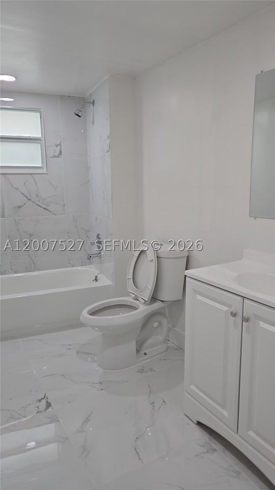 9200 E Bay Harbor Dr #1 - Photo 7 of 9