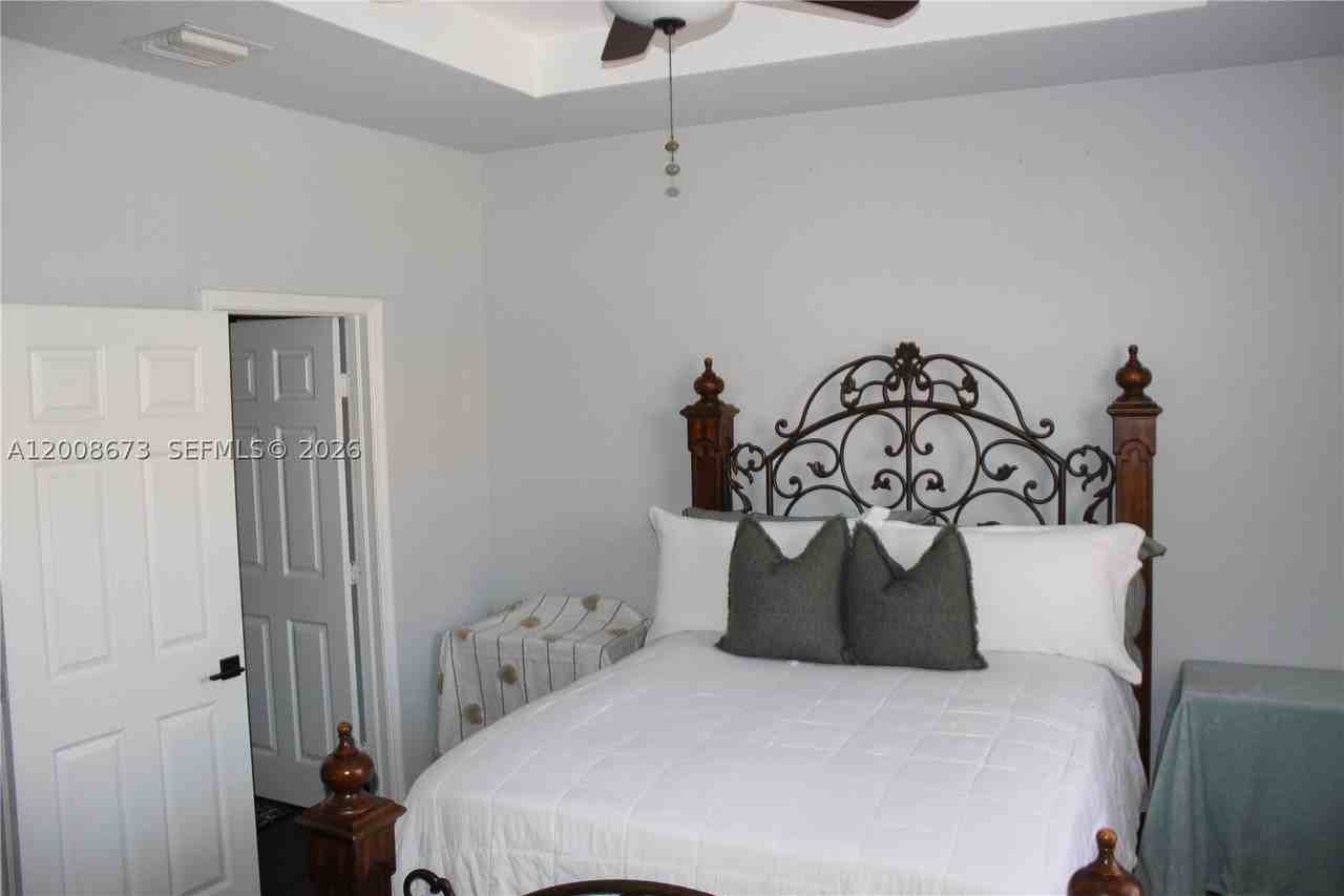 3211 Se 6th St - Photo 6 of 30