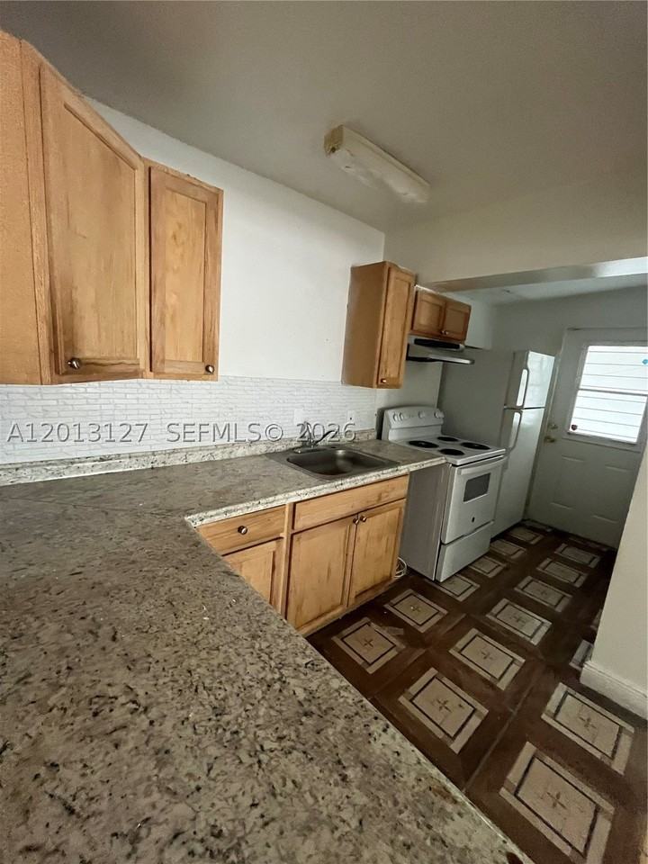 19363 Nw 45th Ave #0 - Photo 2 of 8