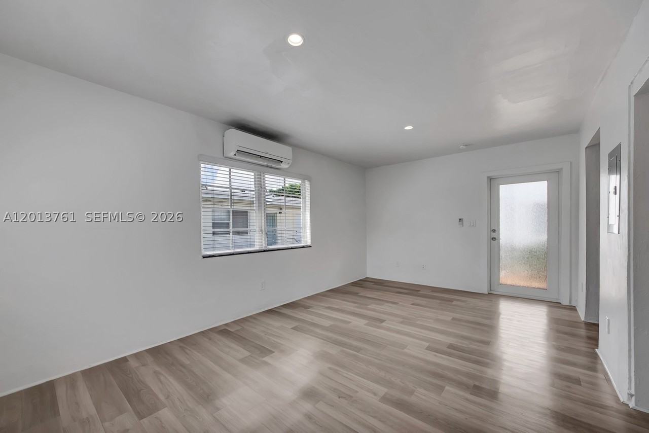 570 Ne 68th St #8 - Photo 3 of 12