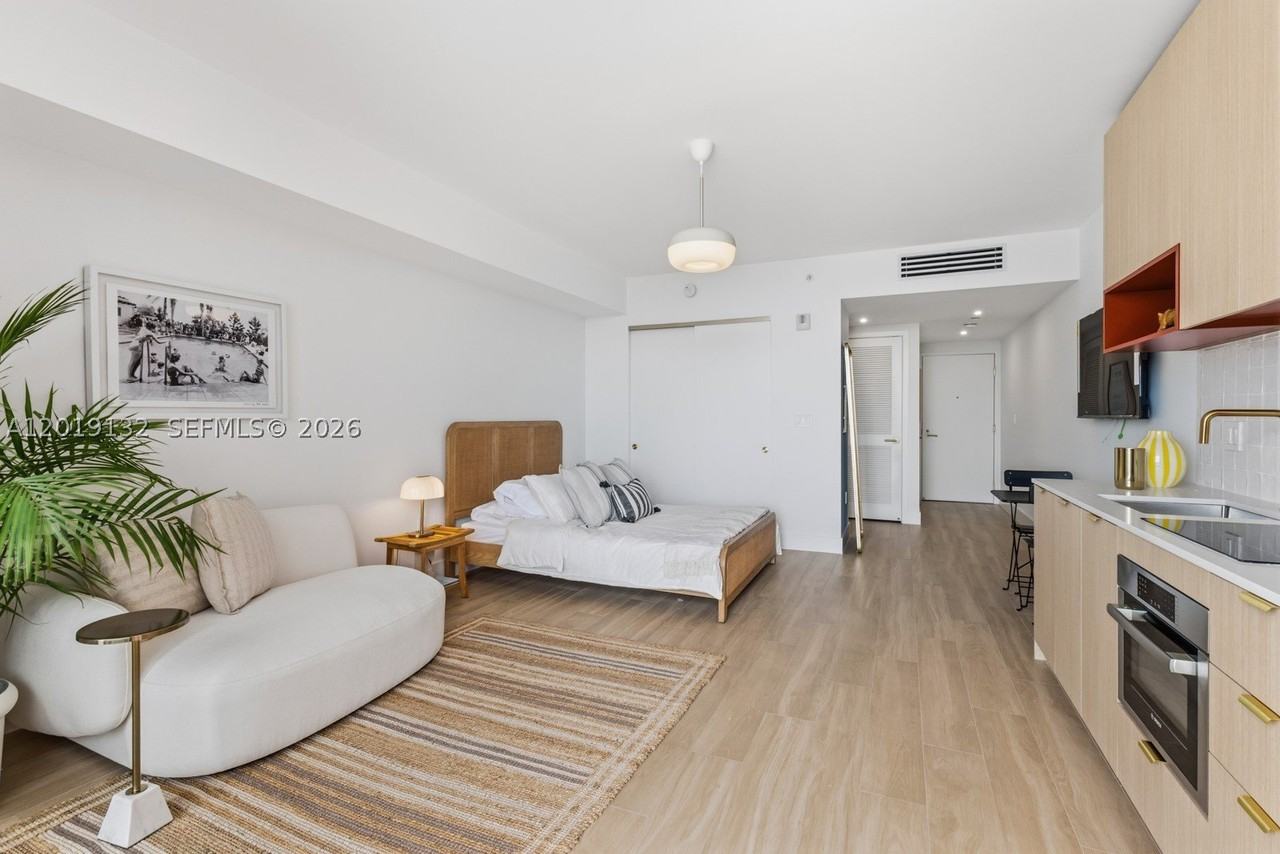 90 Ne 32nd St #1018
