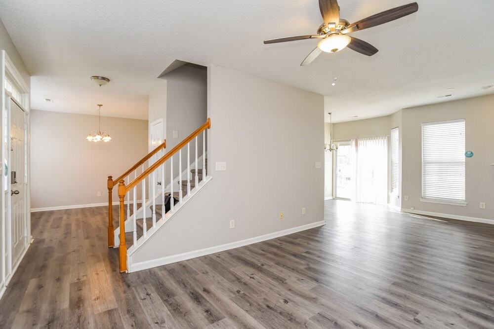 10033 Brawley Ln - Photo 5 of 18