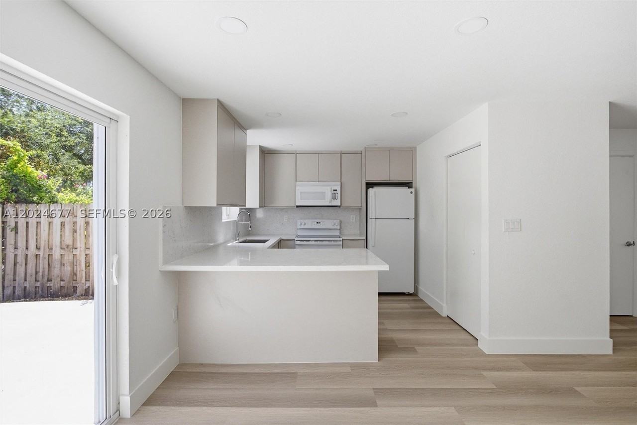 82 Sw 3rd Ct - Photo 4 of 50