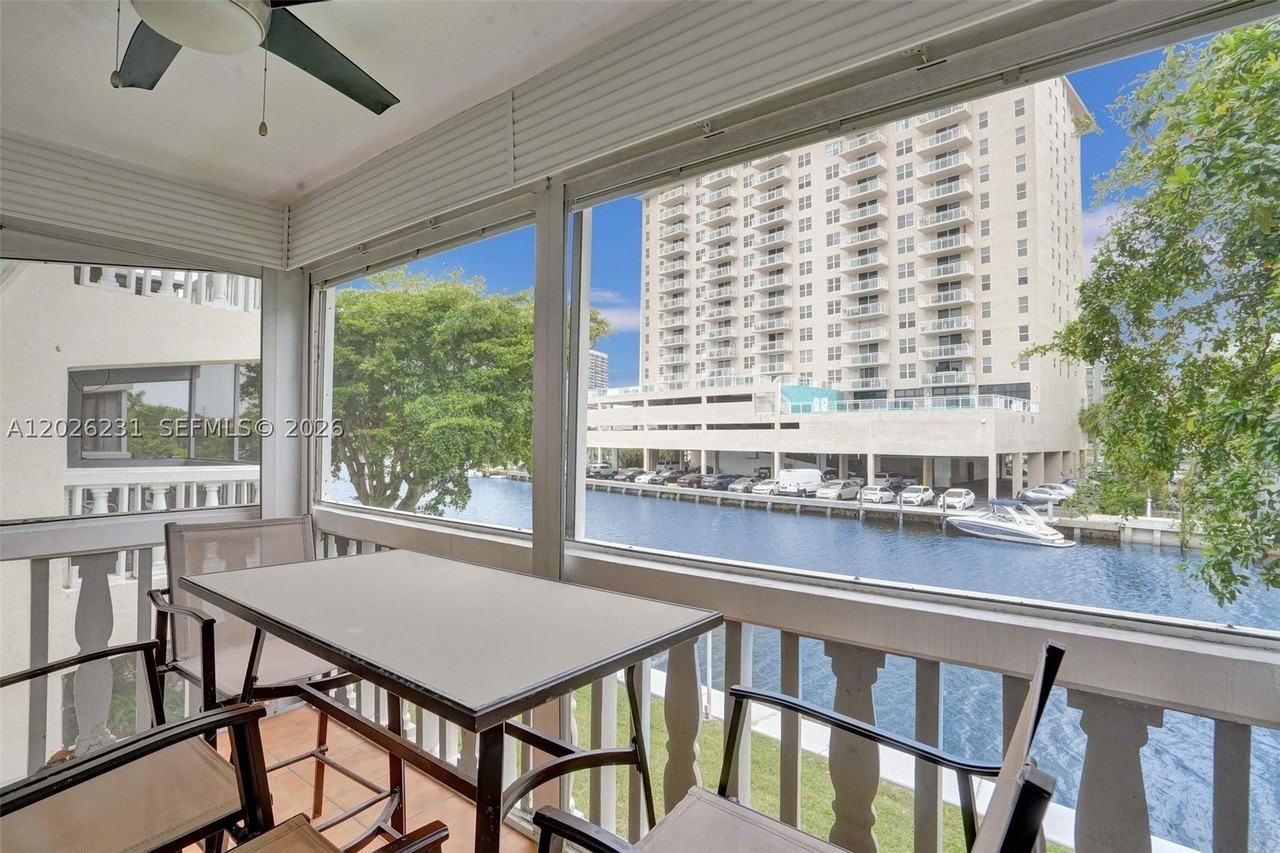 450 Paradise Isle Blvd #204