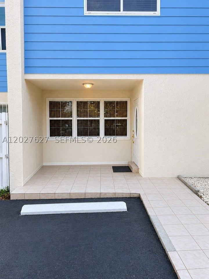 22317 Sw 103rd Ave - Photo 2 of 11