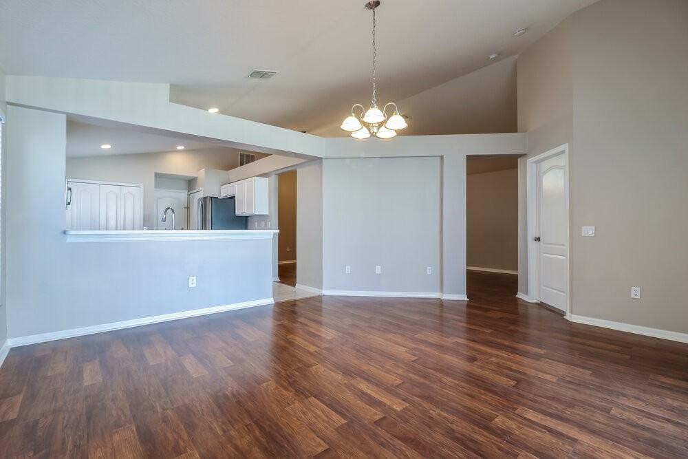 25802 Bloomsbury Ct - Photo 5 of 16