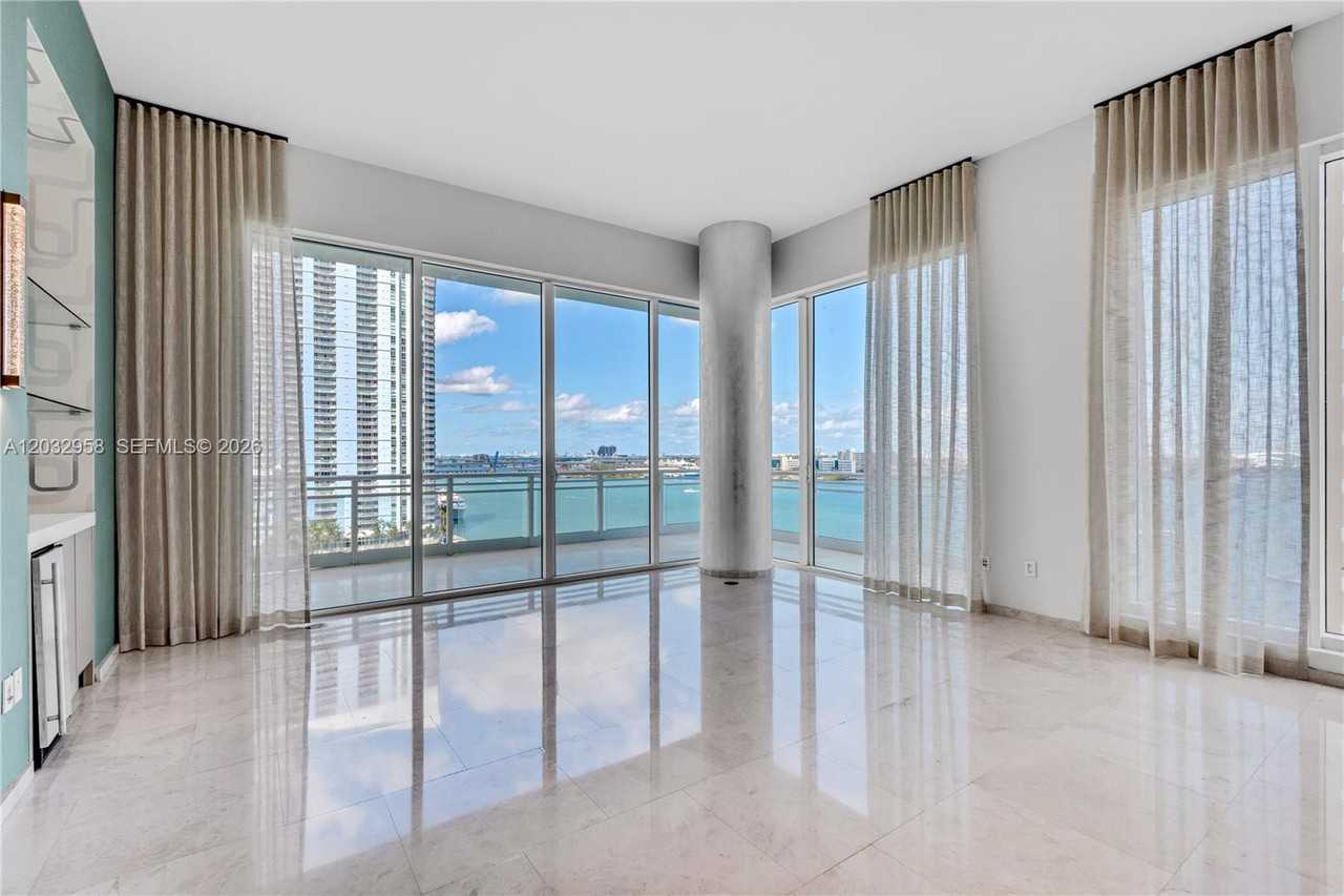 Brickell Plaza & SE 9th St - Photo 5 of 36