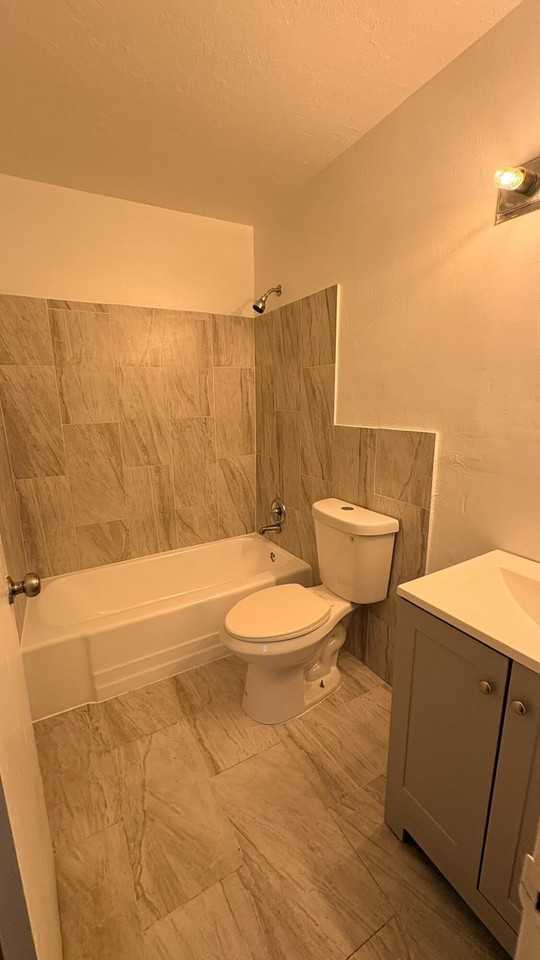 3740 Nw 9th St - Photo 7 of 9