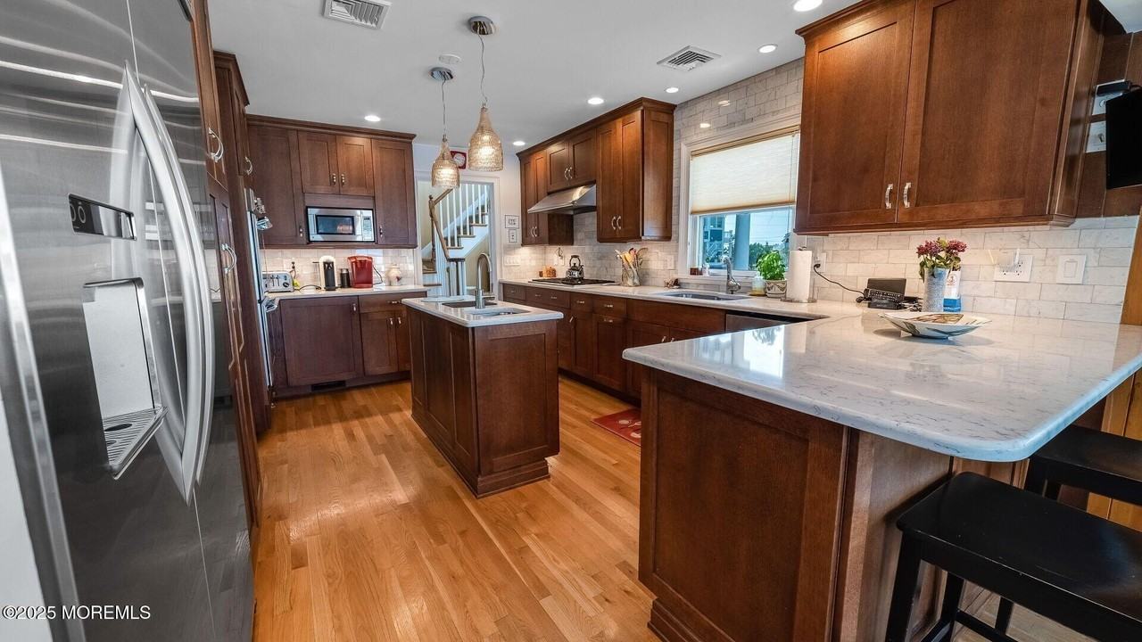 406 Ocean Ave - Photo 7 of 45