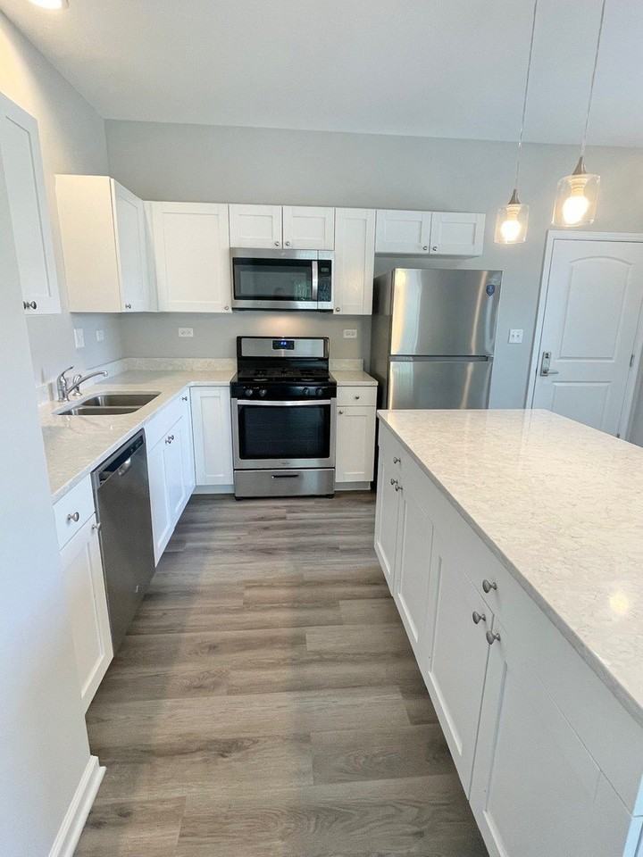 301 N Madison St #2F - Photo 3 of 17